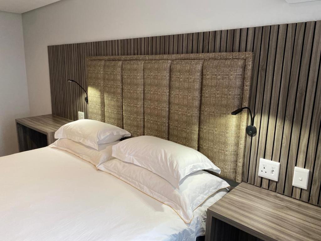 Zar Hotel Amanzimtoti Extérieur photo